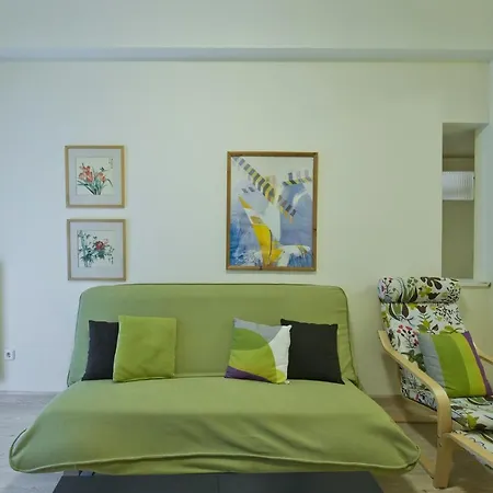 Stylish Central Apartment *